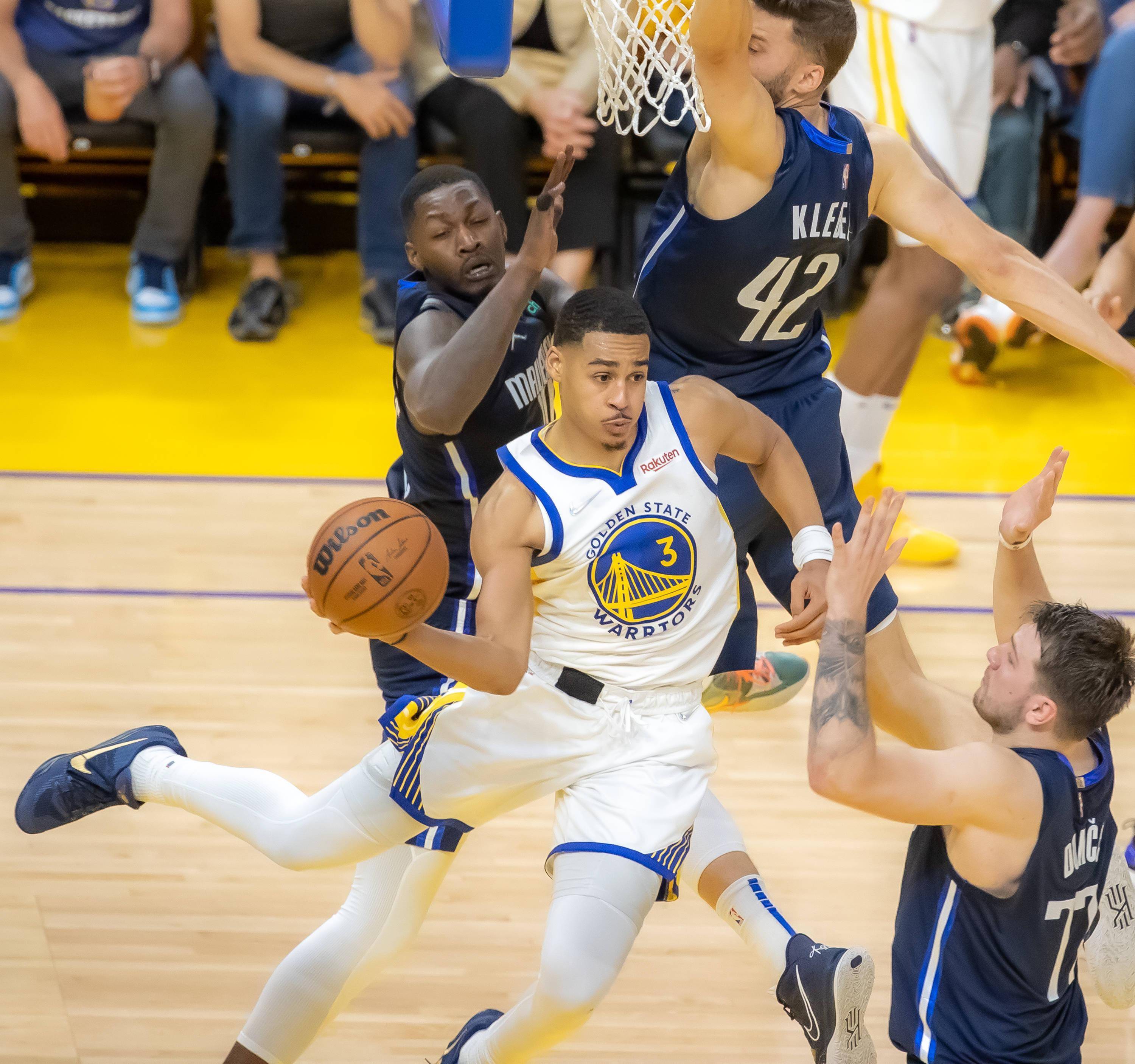 勇士球员集体训练,备战下一场竞赛